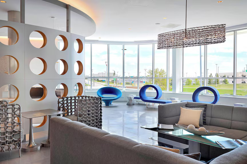 HALO Bar | Bistro at the Renaissance Edmonton Airport Hotel